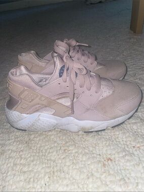 NIKE Huarache Sneakers / Rose  Gold Sz 5.5Y EUR 36 ( women Sz 6 )